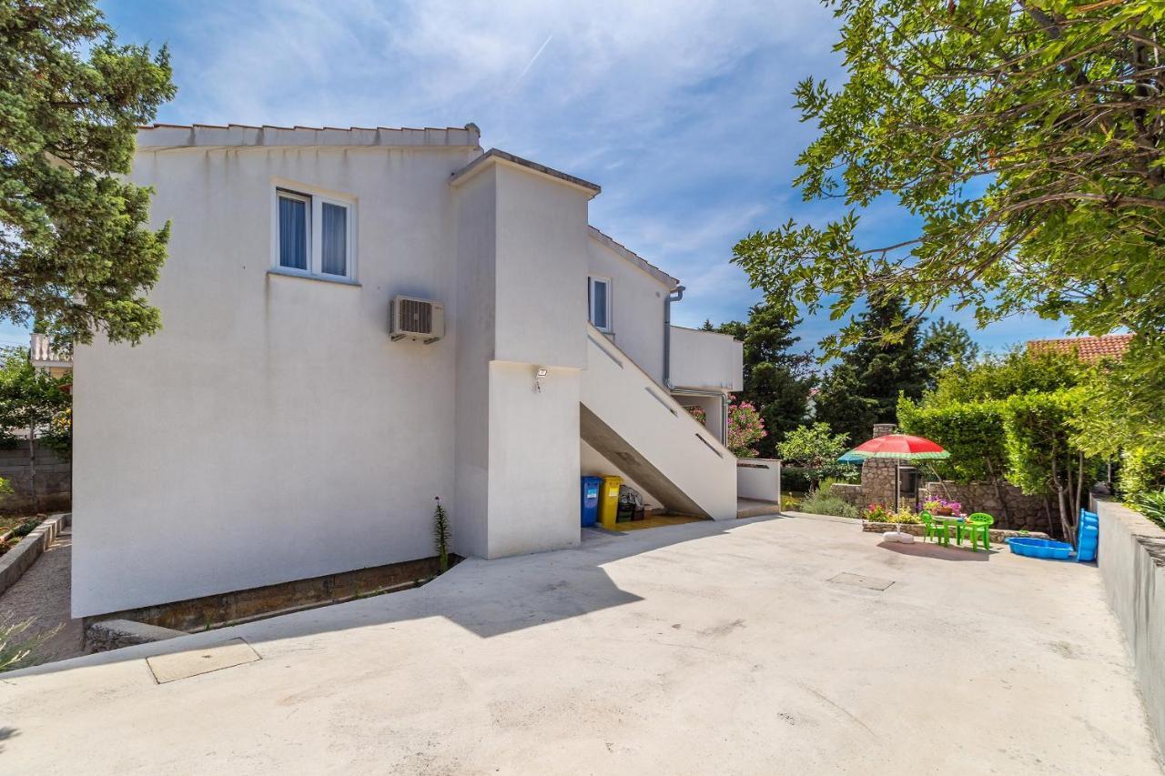 Apartman Hana Apartment Omisalj Exterior photo