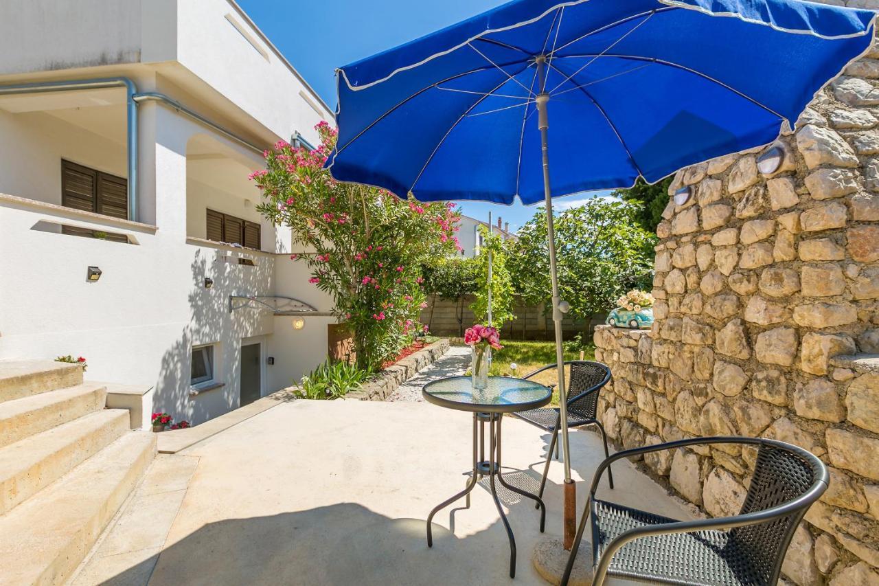 Apartman Hana Apartment Omisalj Exterior photo