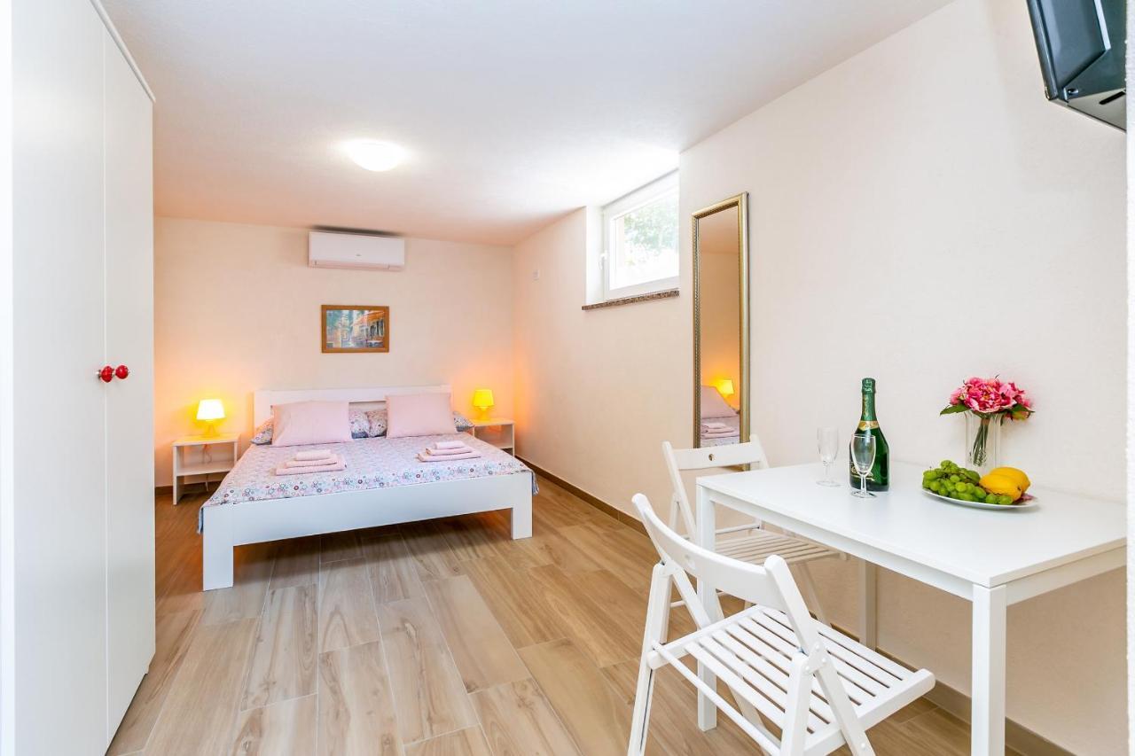 Apartman Hana Apartment Omisalj Exterior photo