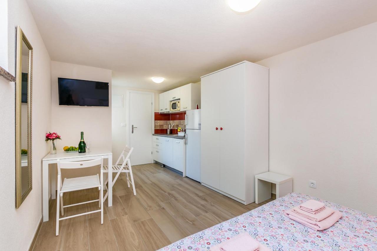 Apartman Hana Apartment Omisalj Exterior photo